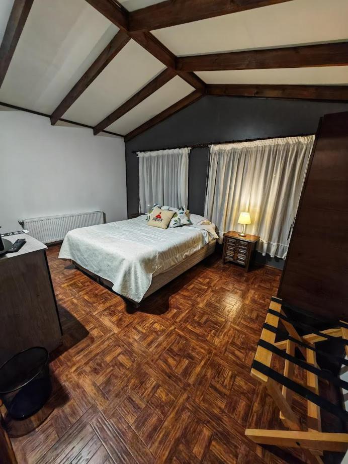 Sheuen Patagonia Hostel Πουέρτο Νατάλες Εξωτερικό φωτογραφία