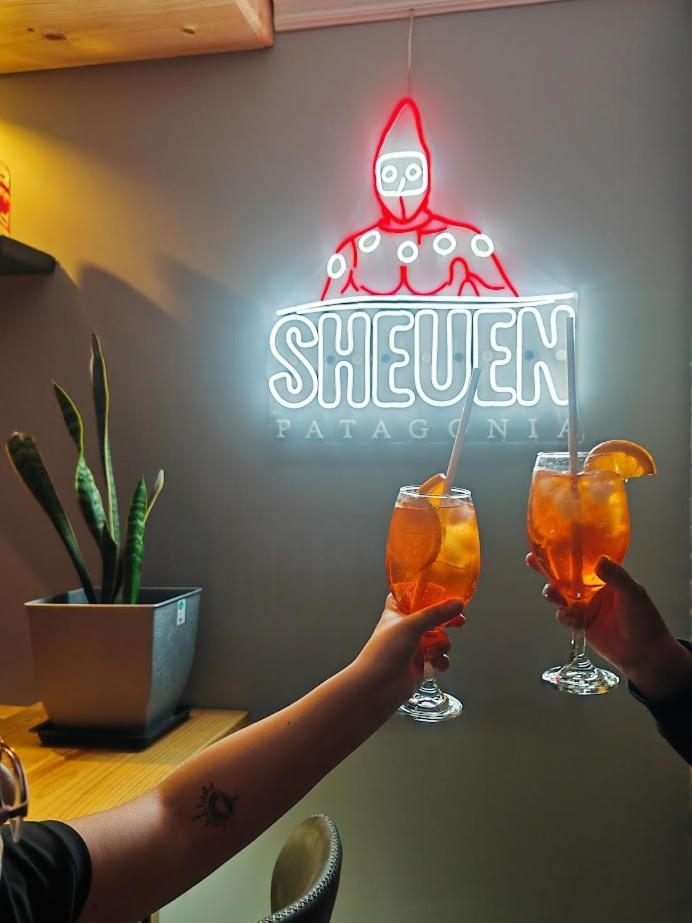 Sheuen Patagonia Hostel Πουέρτο Νατάλες Εξωτερικό φωτογραφία